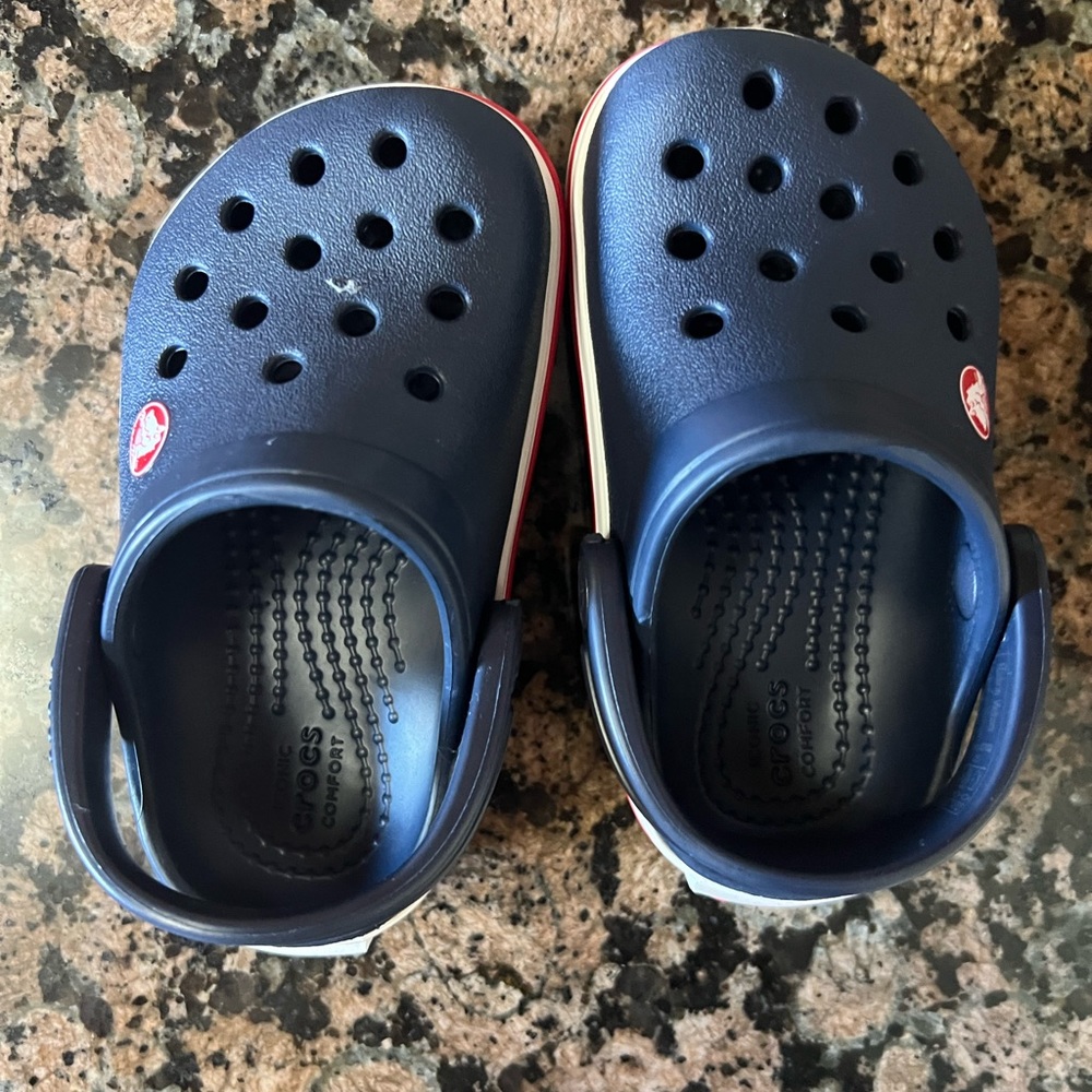 Toddler crocs nwot size 5